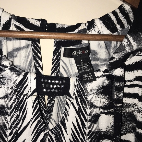 Style & Co. Sz. Large EUC black & white top. - Picture 3 of 3